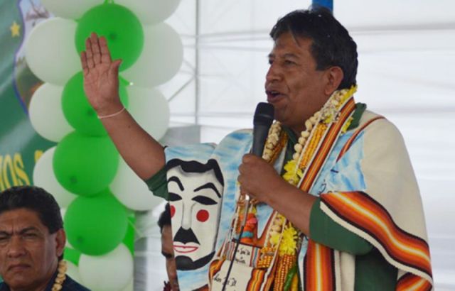 Vicepresidente Choquehuanca asiste a la inauguración de una feria