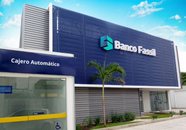 Fiscalía allana oficinas de Banco Fassil por delito de legitimación de ganancias
