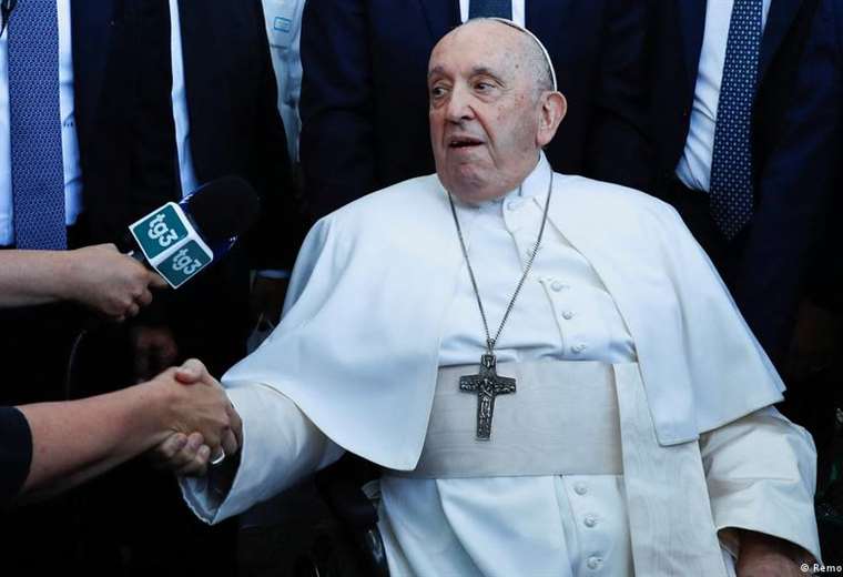 Papa Francisco es dado de alta tras su operación de hernia