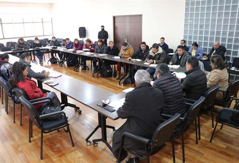 Reunión entre el Magisterio Urbano y el Ministerio de Educación para mejorar las condiciones de enseñanza