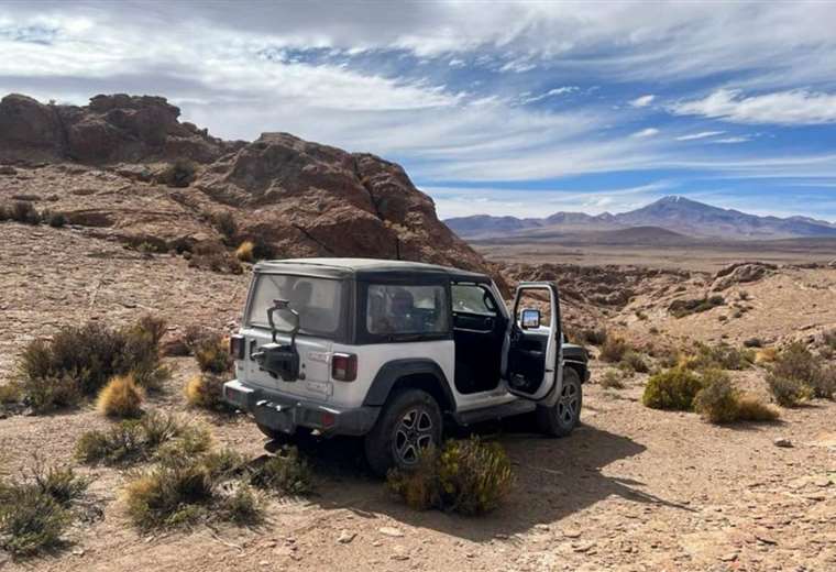Policía de Potosí recupera jeep robado en Chile