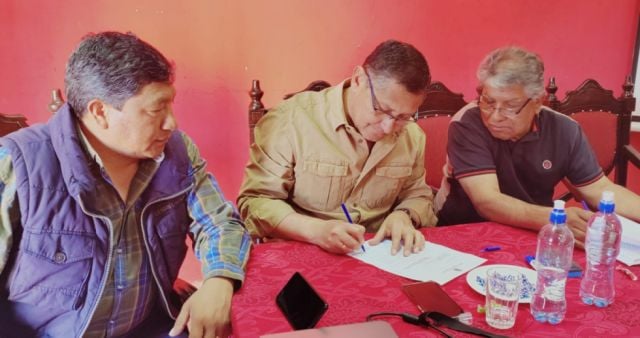 Acuerdo entre Gobierno de Tarija y Alcalde de Entre Ríos para la construcción de sistemas de agua potable