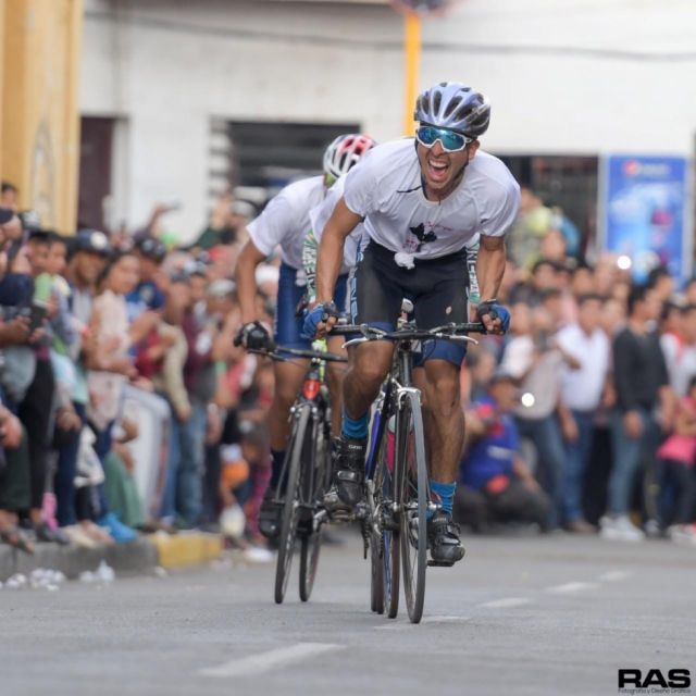 Reconocen a Ariel Guerrero como el ganador absoluto de la competencia ciclística