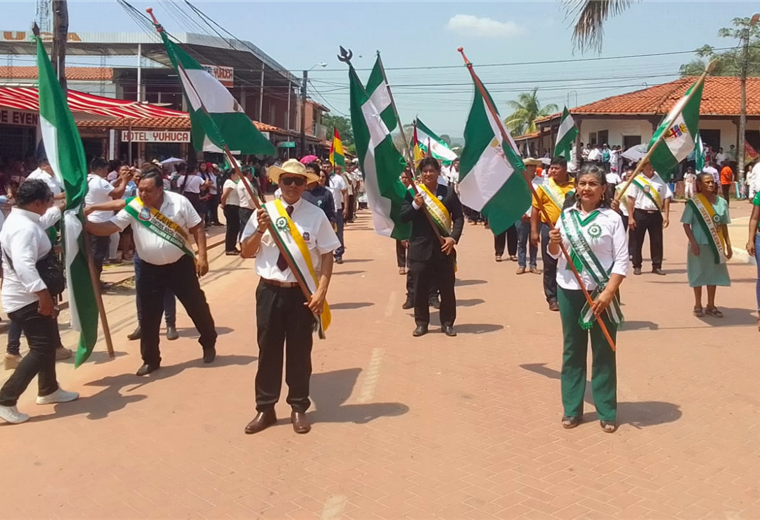 Estudiantes de San Matías rindieron homenaje a los 213 años de Santa Cruz