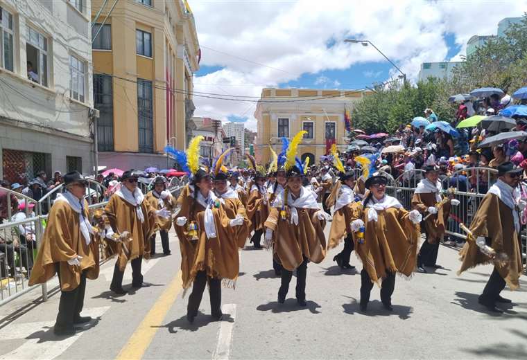 Detrás de la alegría del Carnaval de Oruro: el sacrificio económico de los bailarines