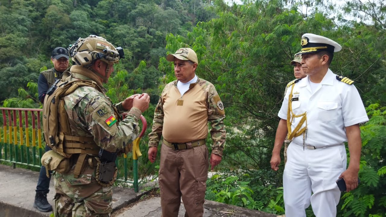 Ministro de Defensa de Bolivia realiza visita de inspección a frontera con Argentina