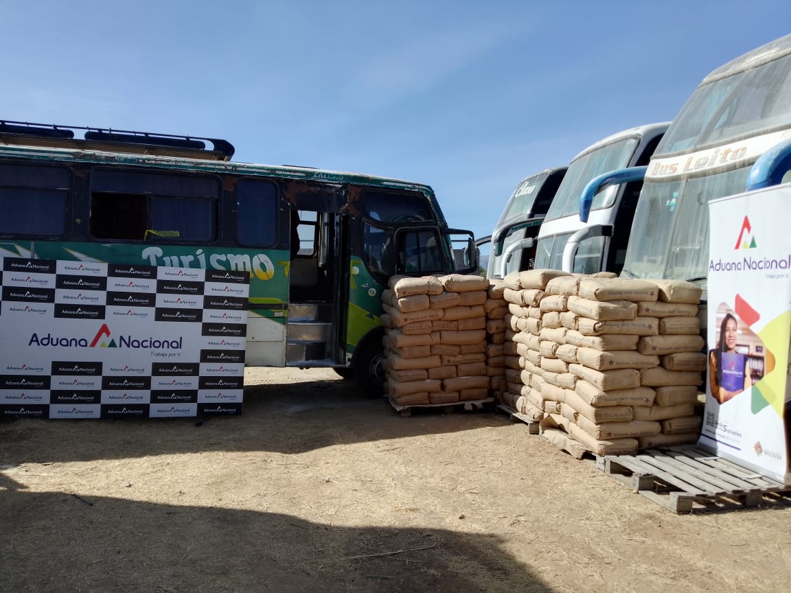 La Aduana Nacional retiene 8,5 toneladas de harina de contrabando en Palos Blancos
