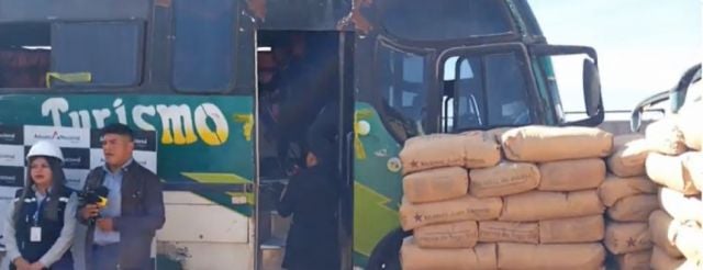 Aduana Nacional decomisa vehículo con contrabando de harina de trigo en Palos Blancos