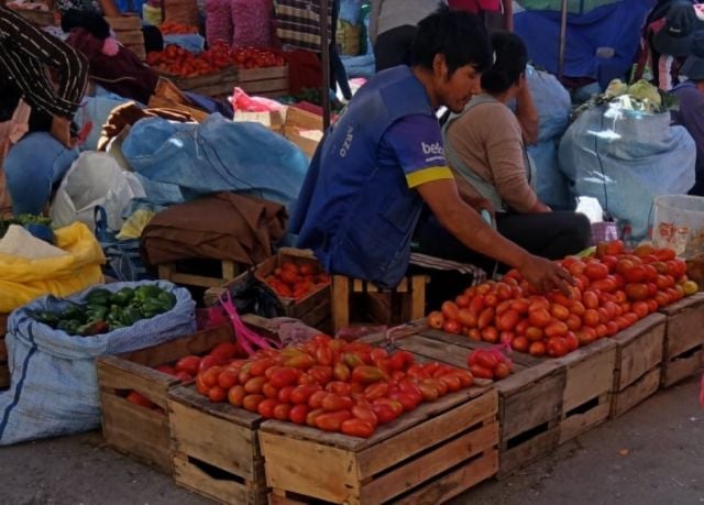 Precios de frutas y verduras bajan en mercado de Tarija