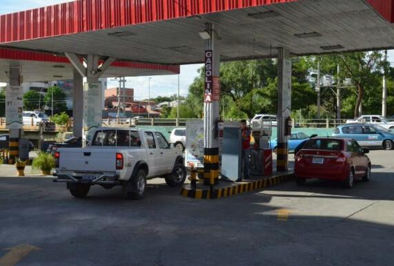 Escasez de combustible afecta al transporte en Tarija