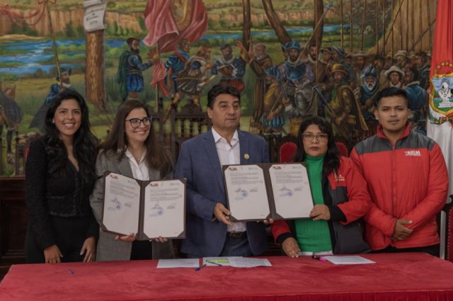 Tarija Avanza en Salud Sexual: Alcalde Firma Acuerdo con Marie Stopes para Reducir Embarazos Adolescentes