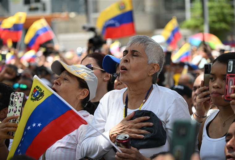 EE.UU. Urge a Diálogo en Venezuela Tras Controversiales Elecciones y Acusaciones de Fraude