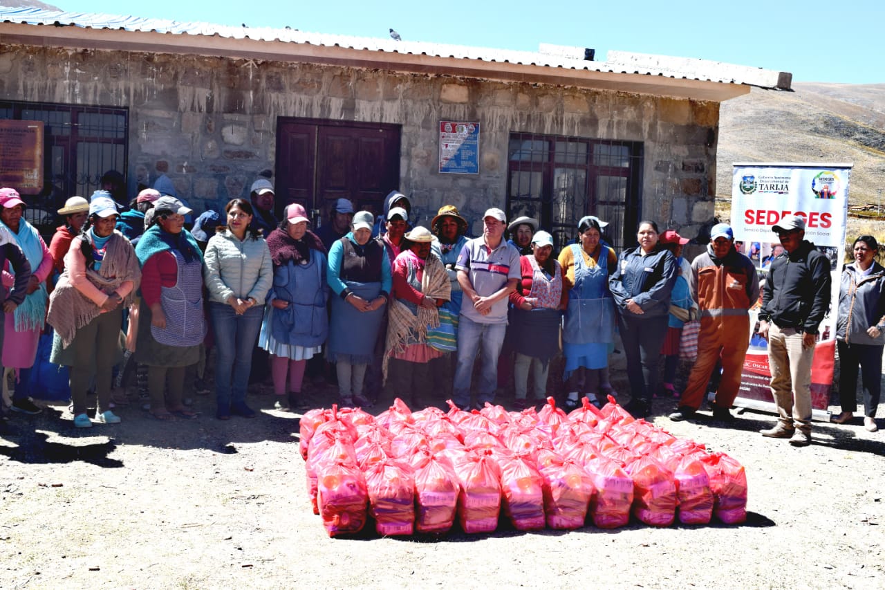 Tarija Entrega Canastas Solidarias a Más de 100 Familias en Necesidad