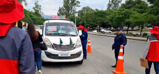 Tarija Supervisa Tarifas de Taxis Trufis Tras Aumento No Autorizado: Conductores Protestan