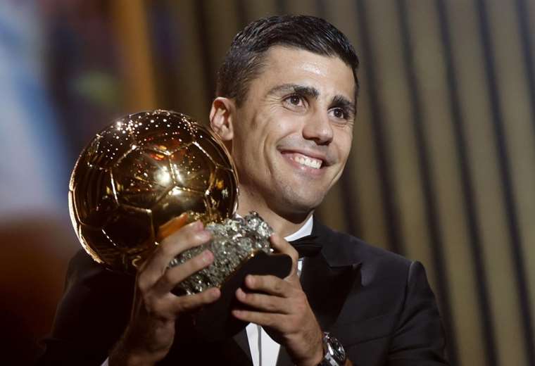 Rodri, Balón de Oro 2024: Un Triunfo para el Fútbol Español y un Reconocimiento a los Mediocampistas