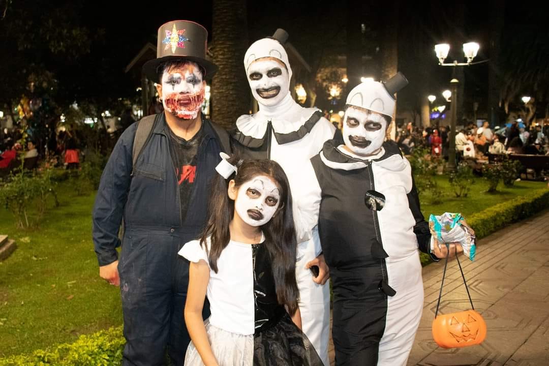 Tarija Celebra Halloween: Una Noche de Disfraces Creativos y Diversión Familiar