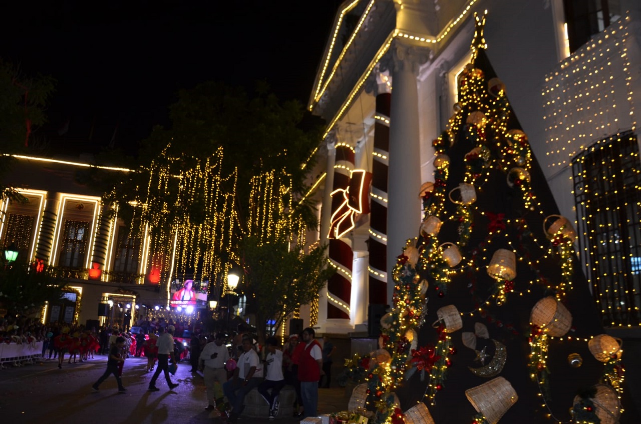 Tarija Renueva Su Decoración Navideña: Alcaldía Contrata Expertos para Iluminar las Plazas y Fomentar el Turismo