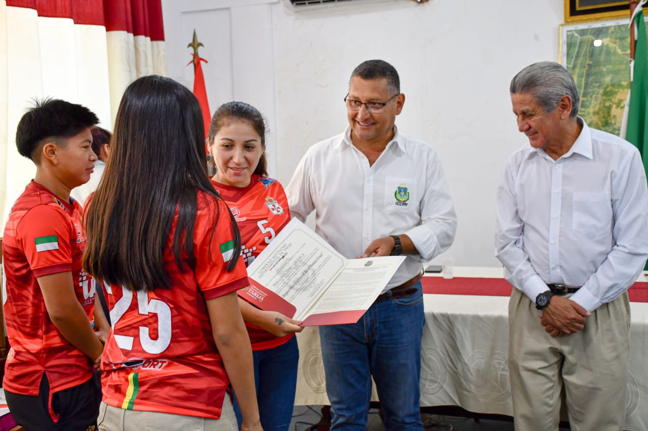 El Gobernador de Tarija Entrega Personalidades Jurídicas a Instituciones de Yacuiba, Impulsando el Desarrollo Local