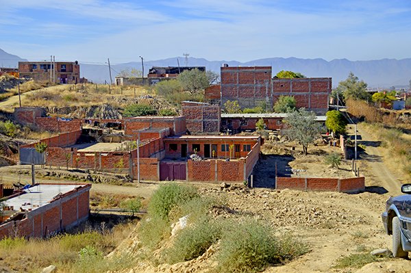 Construcciones Ilegales Amenazan el Suministro de Agua en Tarija: Expertos Advierten sobre la Degradación de Acuíferos