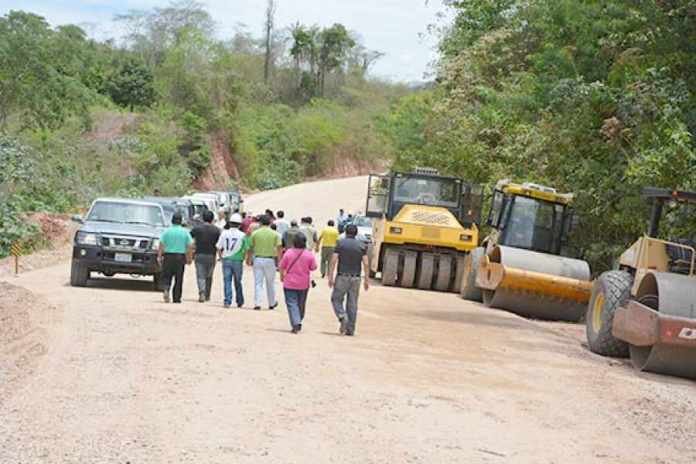 Avances Estancados: Solo 4 de 10 Kilómetros Asfaltados en el Tramo Bermejo-San Antonio