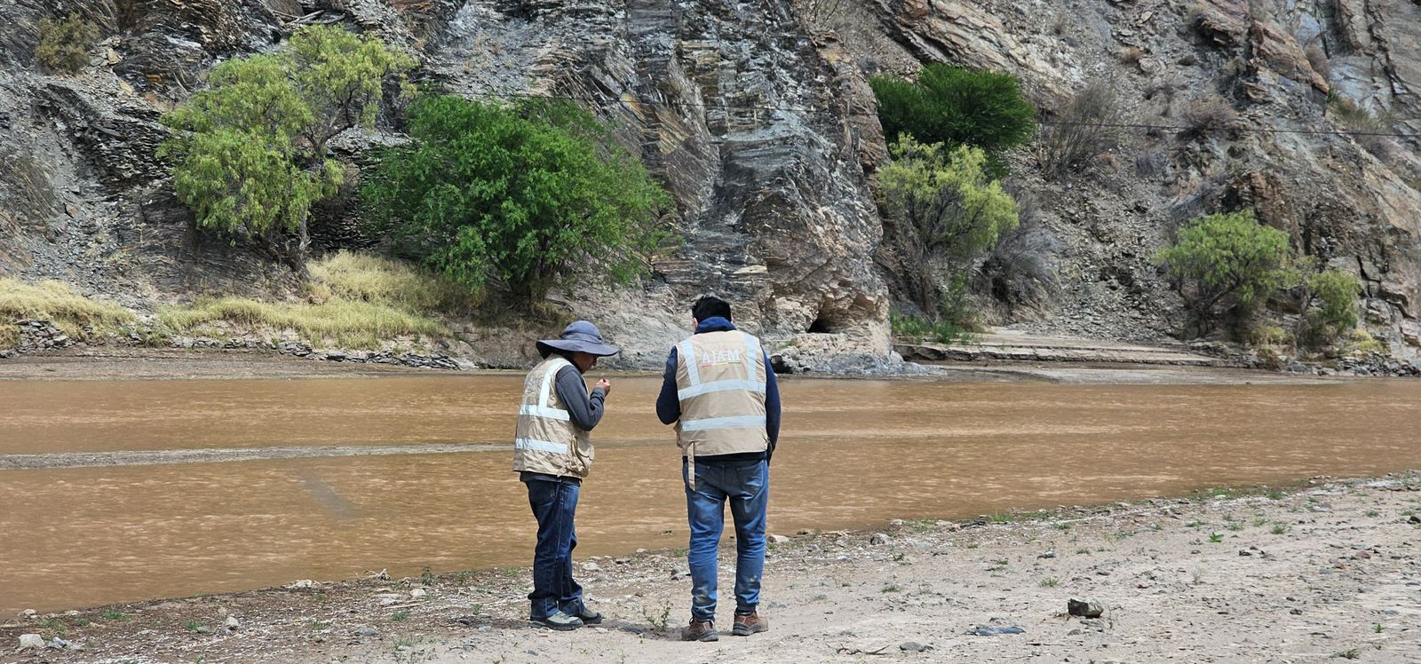 Bomberos en Alerta Máxima por Intensas Lluvias en Tarija: Consejos de Seguridad y Prevención