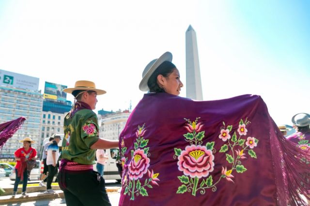 El Arte del Bordado en Tarija: Tradición, Innovación y Empoderamiento en el Carnaval