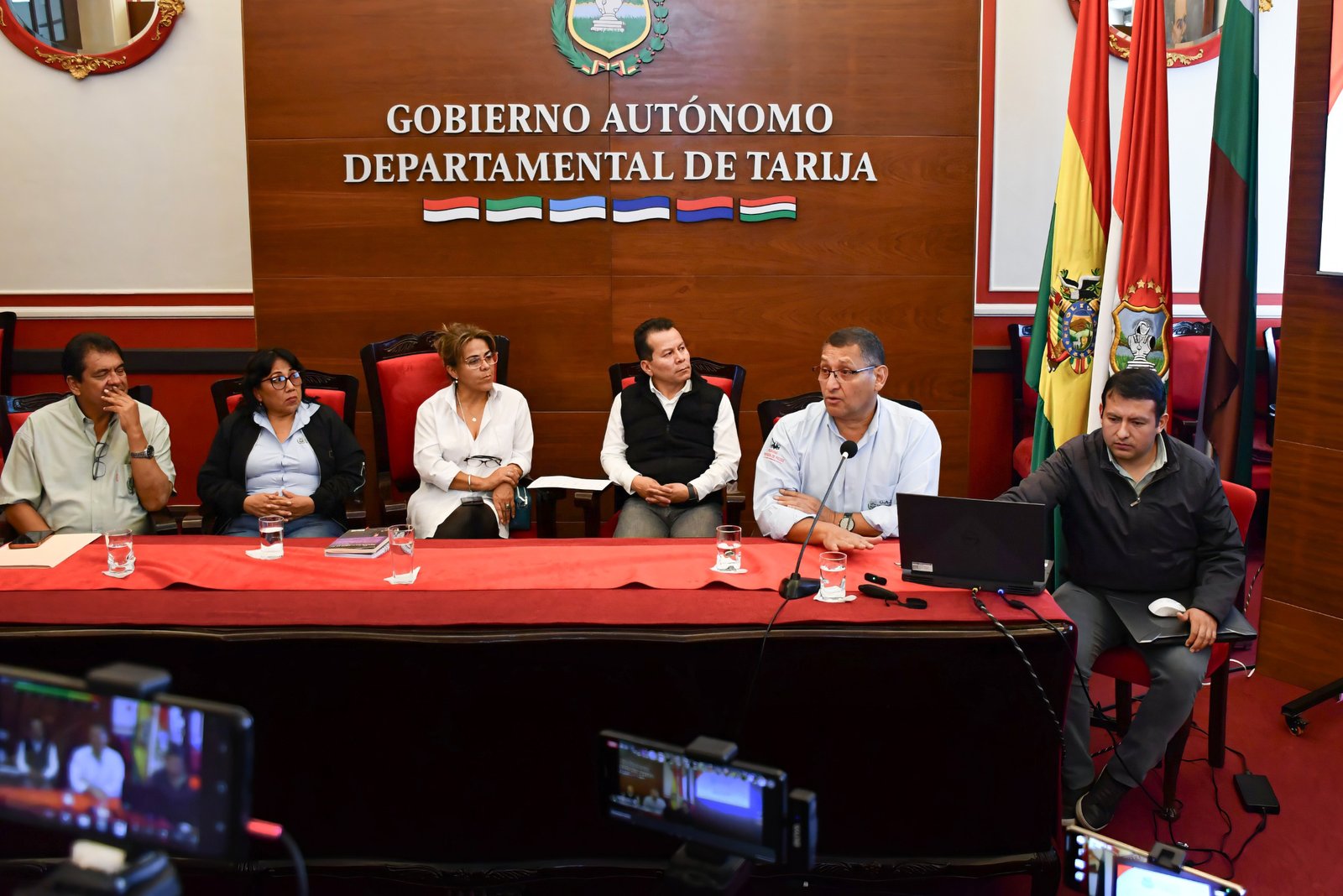 Tarija en Crisis: Gobernador Declara Emergencia Financiera y Propone Cierre de Gobernación para Salvar Recursos