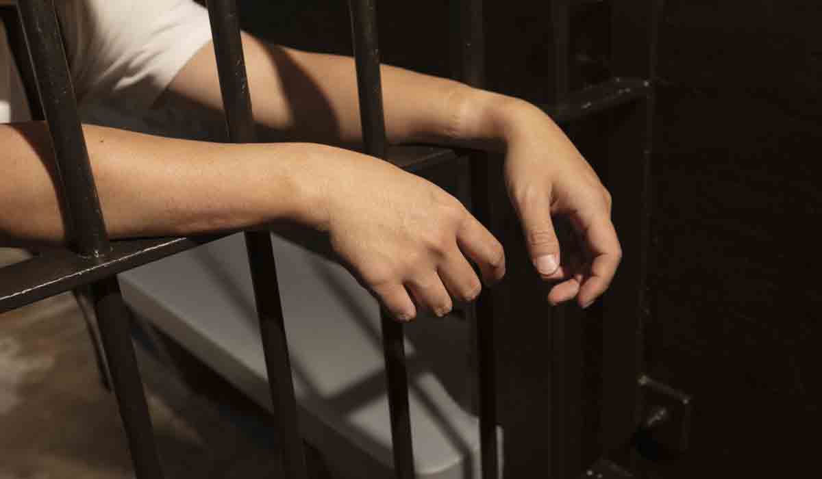 Condenan a 30 años de prisión a abogado por feminicidio en Bolivia