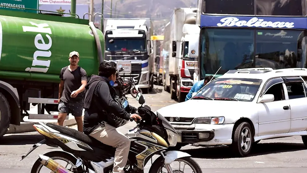 YPFB asegura abastecimiento de combustible en Bolivia durante todo el mes
