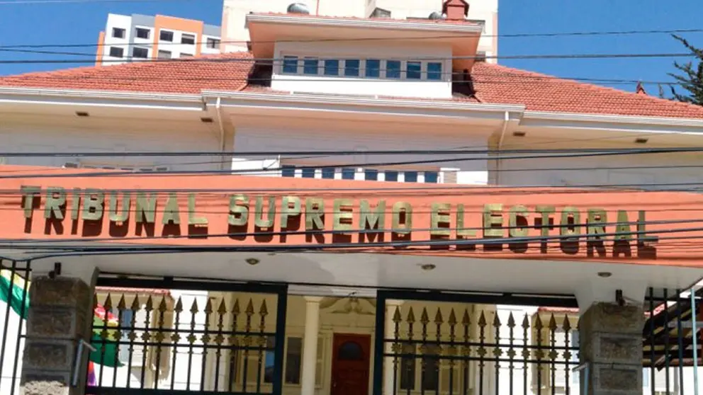 Fuerte operativo de seguridad en el cierre de inscripción de candidatos en Bolivia.