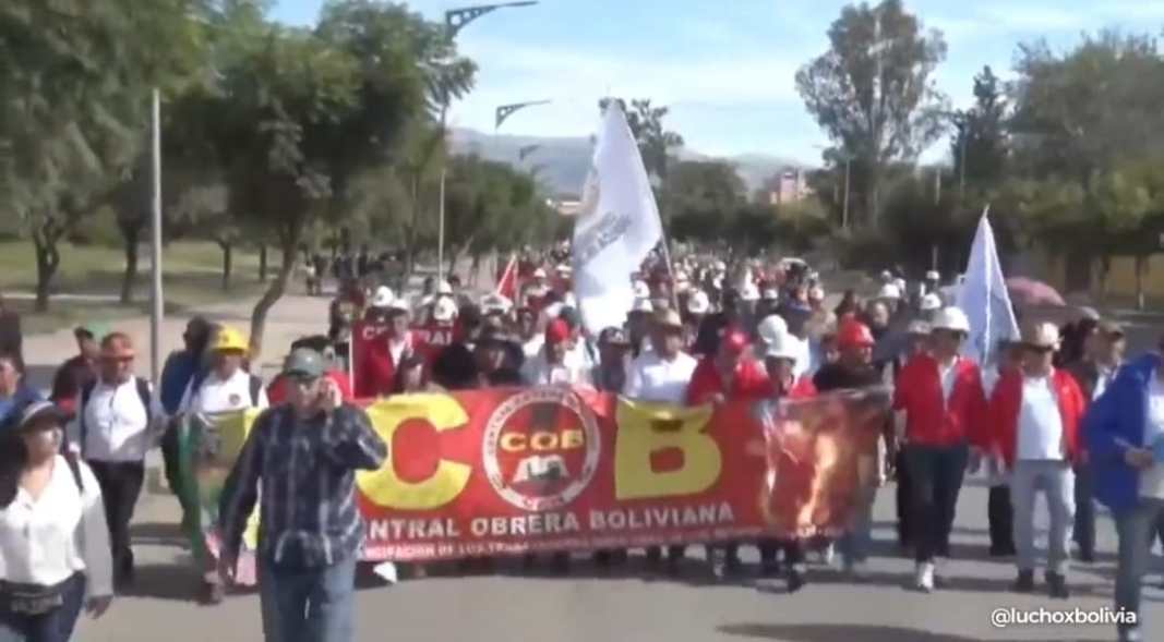 Presidente Luis Arce lidera marcha del Día del Trabajador en Bolivia