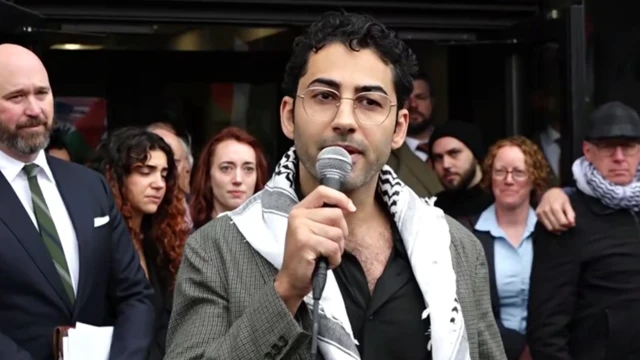 Mohsen Mahdawi, estudiante palestino de la Universidad de Columbia, liberado tras detención en Estados Unidos.