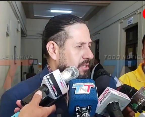 El abogado Esteban Ortuño destaca la importancia de la autonomización impositiva para enfrentar la crisis económica en Tarija.