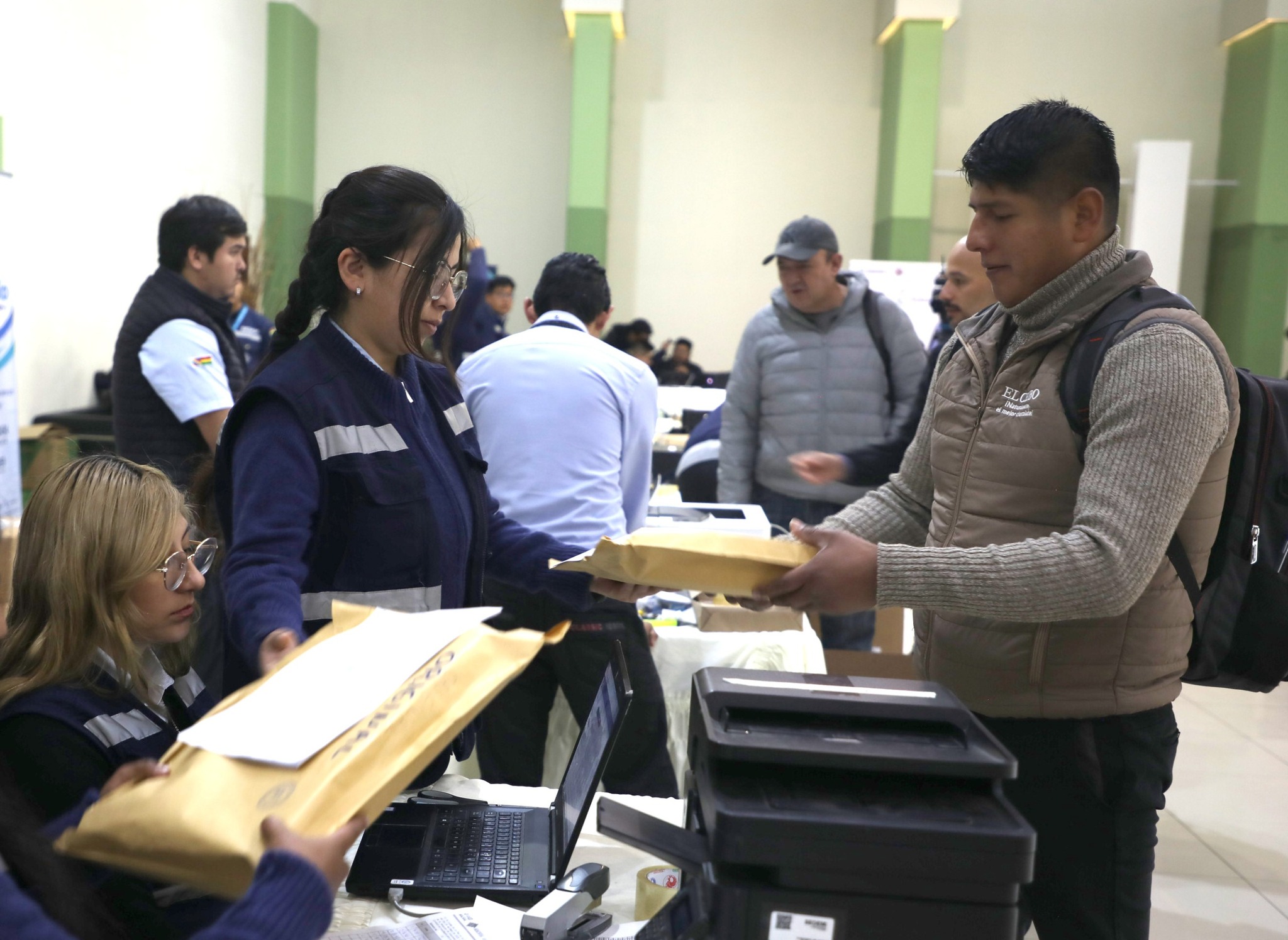 Inicio del proceso de Recepción, Apertura y Evaluación de Sobres del Canal Directo en La Paz para Subsidios Alimenticios en Bolivia
