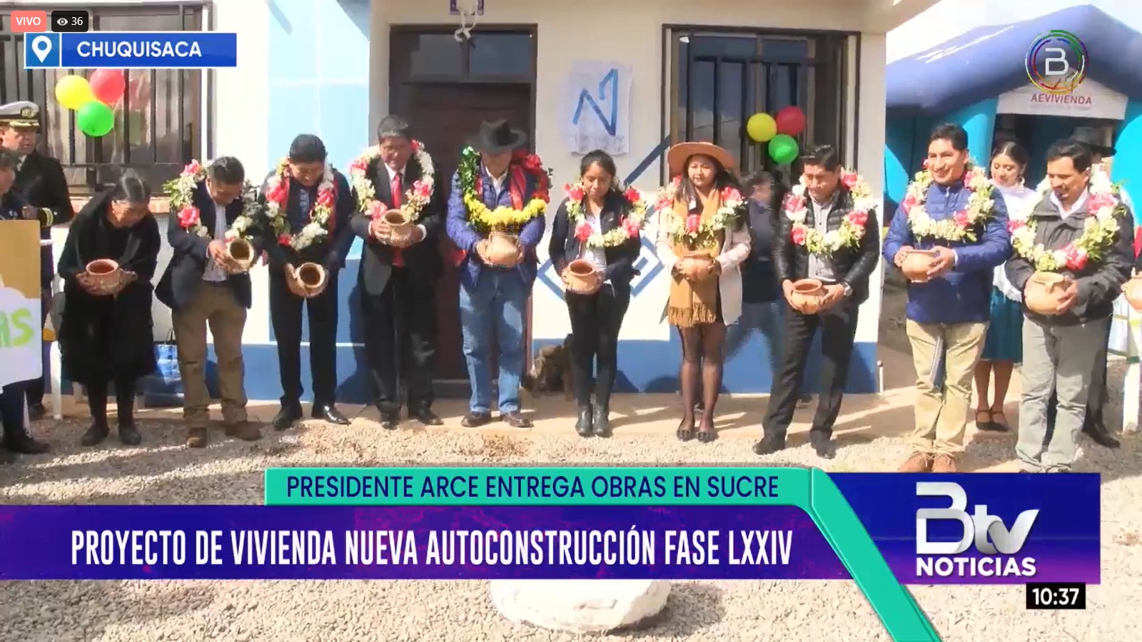 El presidente Luis Arce entrega 76 viviendas en Sucre para combatir el déficit habitacional en Bolivia.