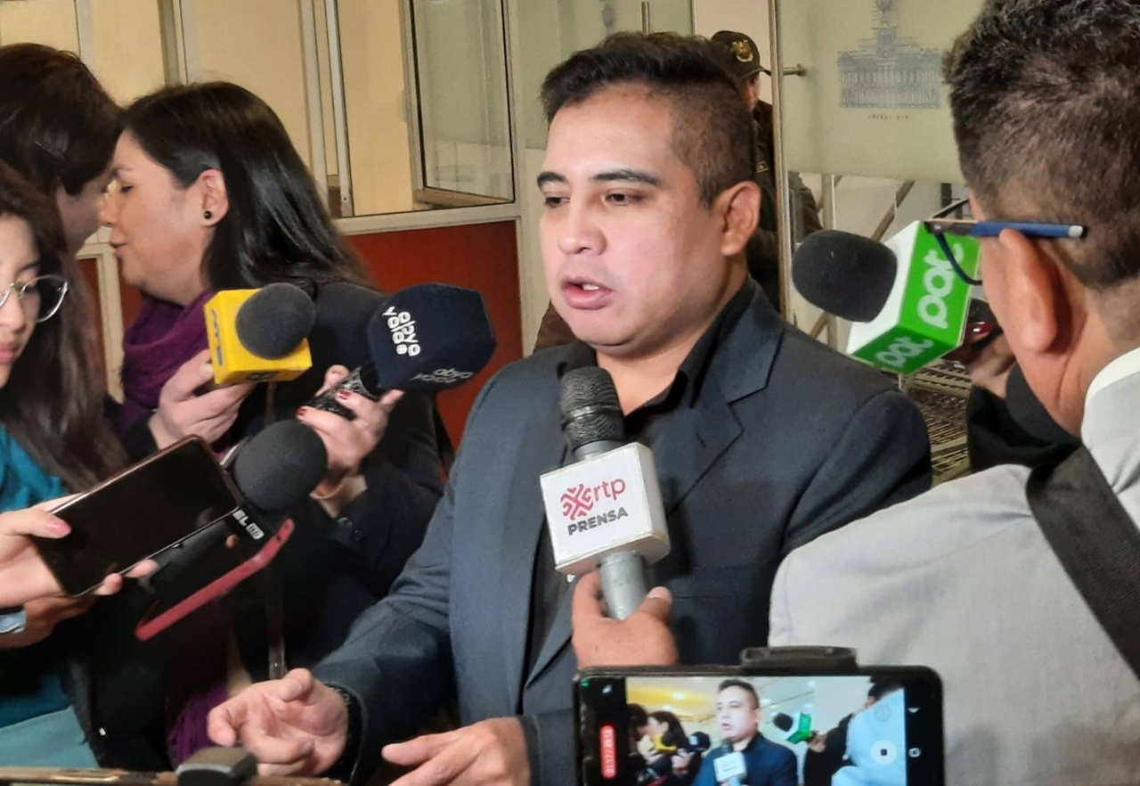 El diputado Beto Astorga llama a poner fin a “14 años de un cáncer llamado MAS” en Bolivia.