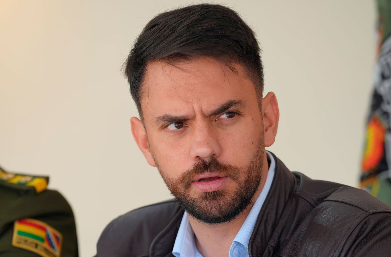 Eduardo Del Castillo renuncia como Ministro de Gobierno para postularse como candidato presidencial en Bolivia.