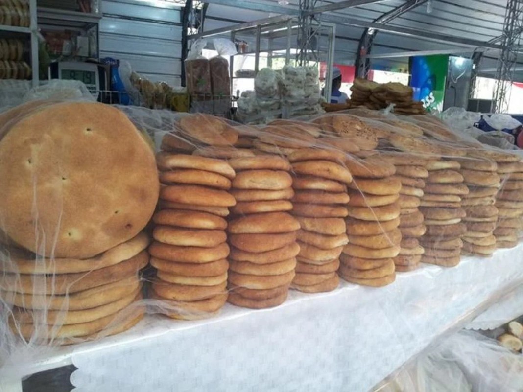 Intendencia y panificadoras acuerdan mantener precio del pan en 1 boliviano