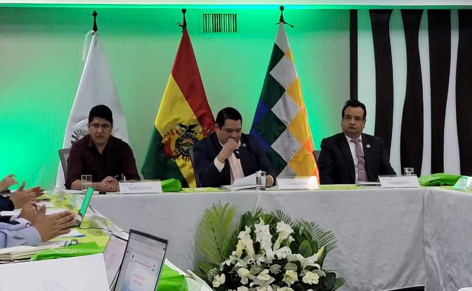Fiscal General lidera reunión interinstitucional para intensificar lucha contra el narcotráfico en Bolivia.