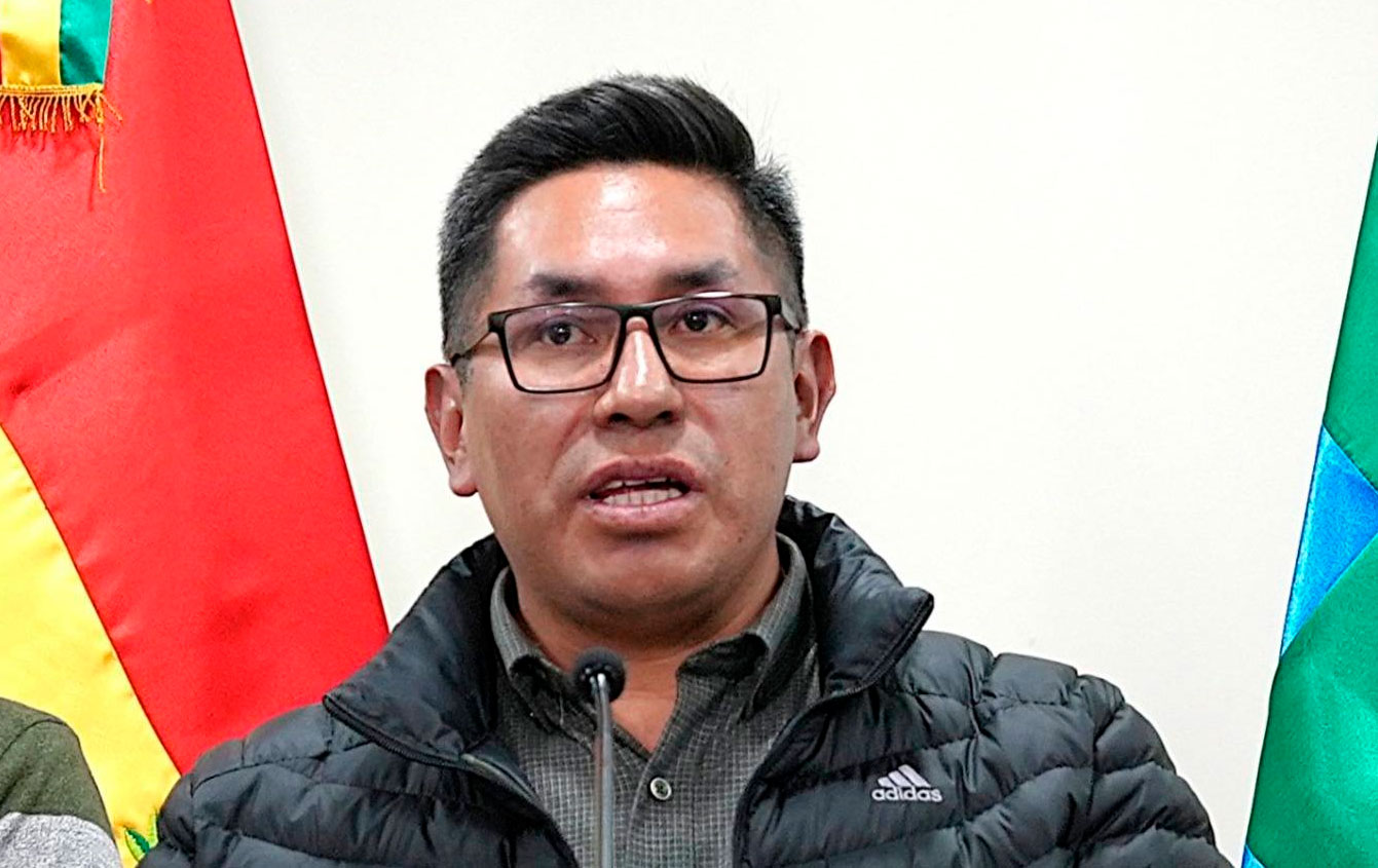 Ministro de Desarrollo Productivo anuncia medidas para controlar precios del aceite en Bolivia.