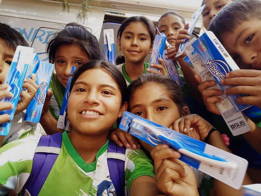 “Consultorios móviles de ‘Mi Sonrisa’ brindan más de 136.000 atenciones odontológicas gratuitas en Chuquisaca”