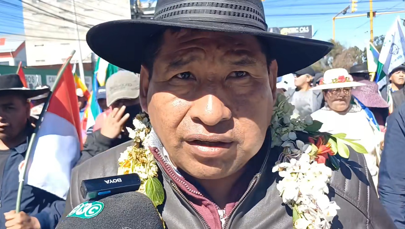 El secretario ejecutivo de la CSUTCB desafía abiertamente al gobierno boliviano en marcha hacia La Paz