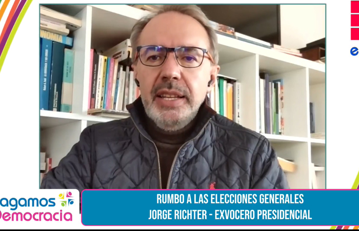 Analista político desestima propuestas electorales en Bolivia y advierte sobre estrategias de candidatos.