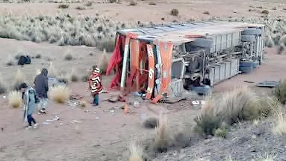 Accidente de bus en Uyuni deja 17 pasajeros heridos.