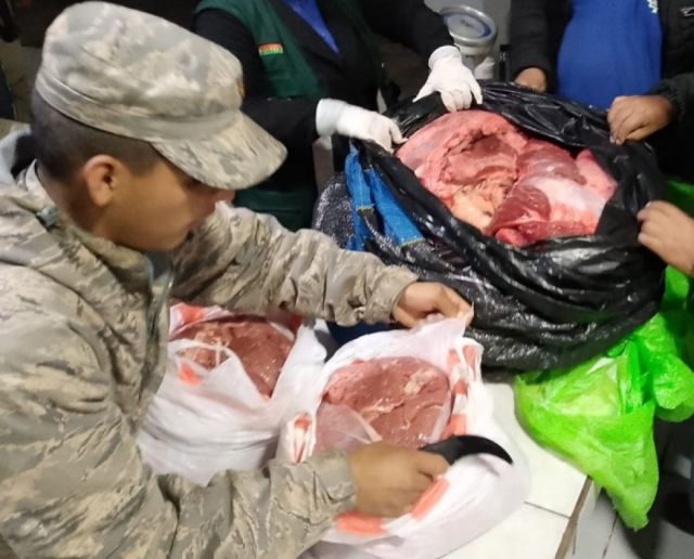 Navales incautan carne de contrabando en Tarija