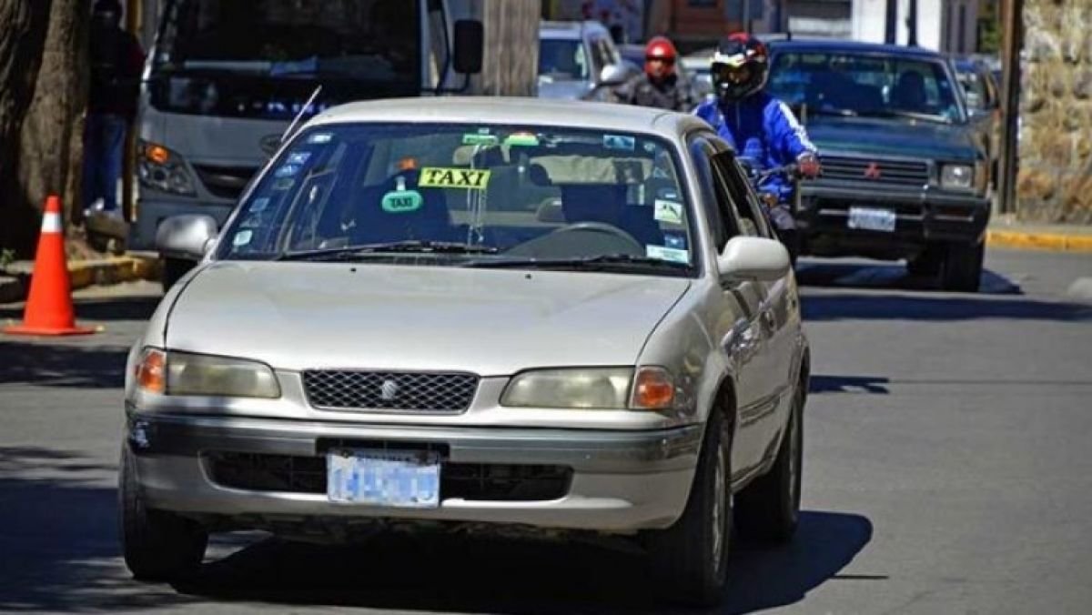 Tarija: Juntas vecinales exigen control ante taxis ilegales y tarifas abusivas