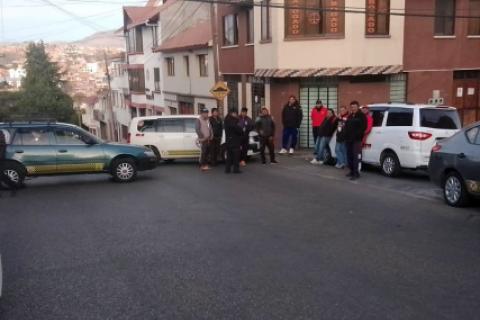 Crisis económica en Bolivia: propuestas de industrialización enfrentan protestas y bloqueos.