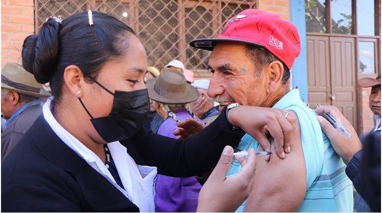 Baja tasa de vacunación en personas con enfermedades crónicas preocupa a las autoridades sanitarias.