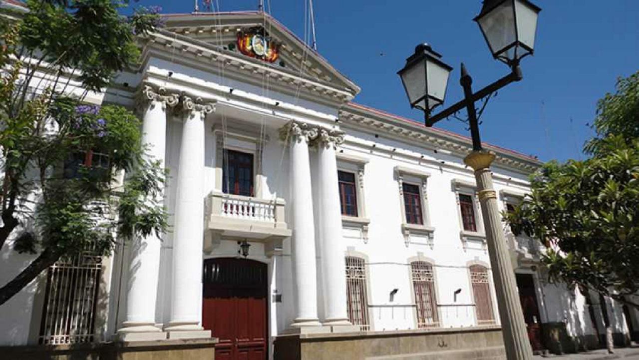Gobernadores se reúnen en Tarija ante crisis financiera por retenciones del gobierno central