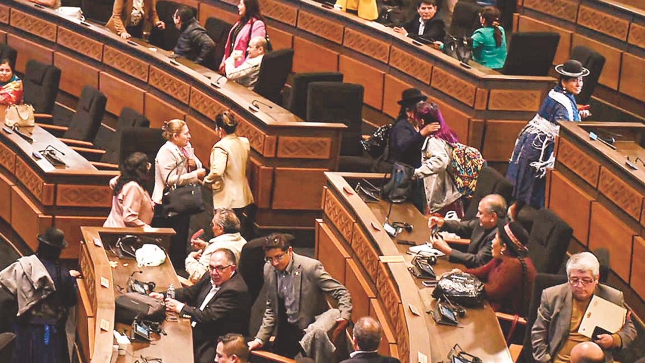 Asamblea aprueba préstamo de 30 millones de dólares del BID, pero sesión se suspende por denuncias de irregularidades